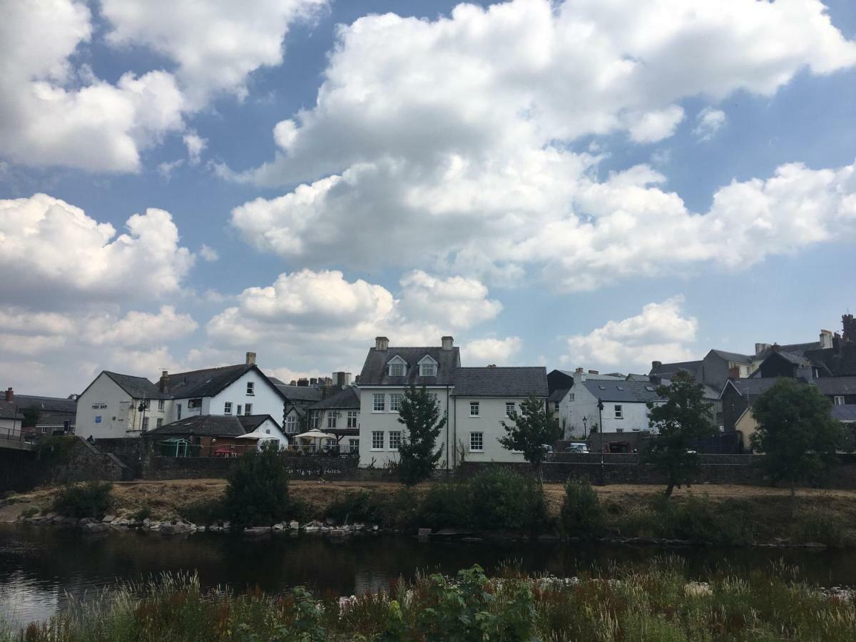 Riverside Brecon Extérieur photo